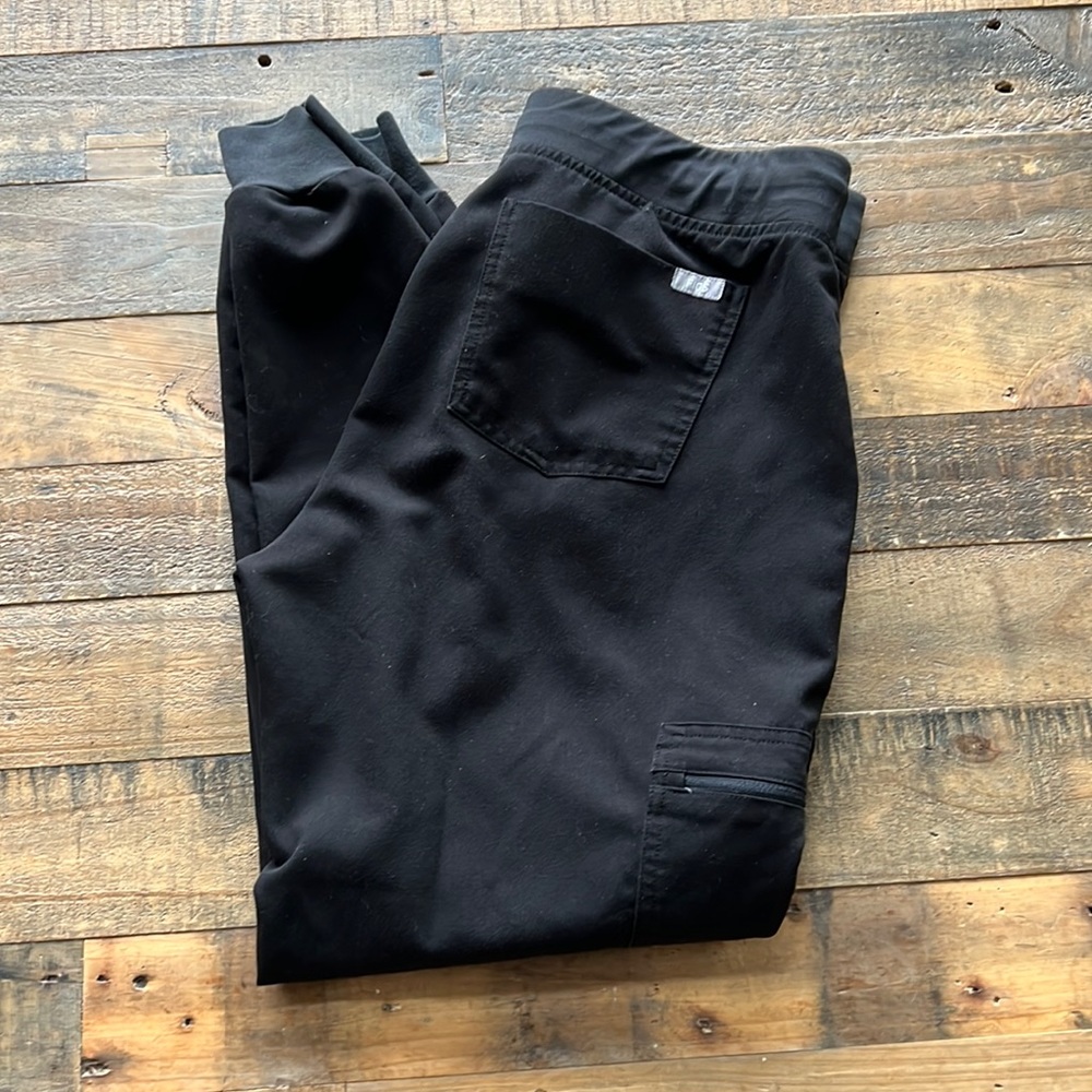 Women’s Figs Zamora jogger scrubs